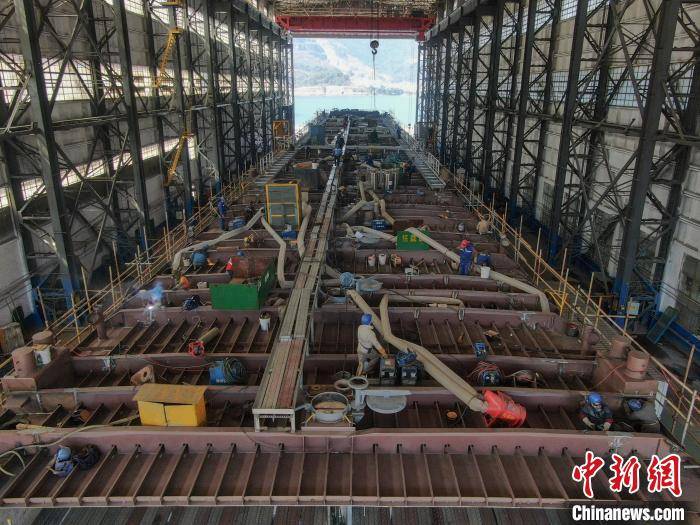 探訪江西最大造船廠：出口訂單多 船舶制造生產忙:鋼板樁生產廠
